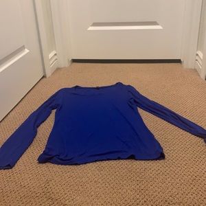 Form fitting blue blouse